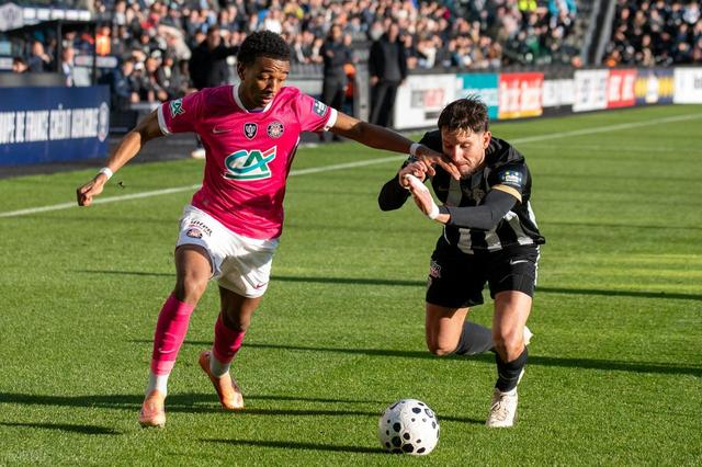 五星体育-青岛海牛新赛季保级稳了？法国中场大牌外援确定加盟，已抵达青岛|埃朱马|青岛市|米兰-里斯蒂奇|萨里奇|中超_新浪体育_新浪新闻